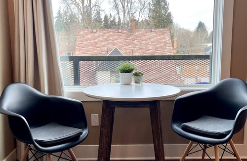 Sunnyside Condo | The Robin's Nest - Modern SE Portland Belmont Condo w/Garage Parking - monthly