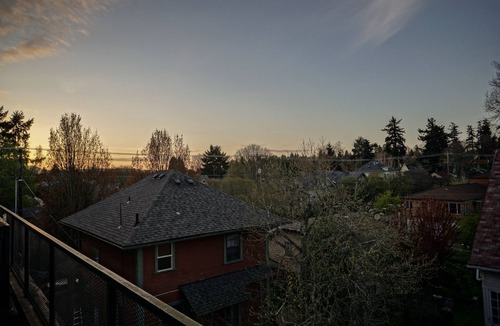 Sunnyside Condo | The Robin's Nest - Modern SE Portland Belmont Condo w/Garage Parking - monthly