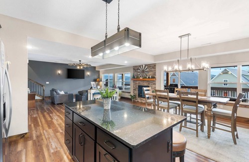 Hollister Cabin | The Rock at Branson Cove – 5 BDR on Table Rock!