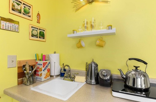 Kerns Hotel | The Rock n Roll - Custom Tiny Home w/1950's Vibe