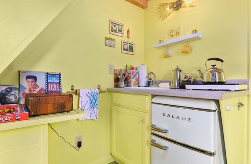 Kerns Hotel | The Rock n Roll - Custom Tiny Home w/1950's Vibe