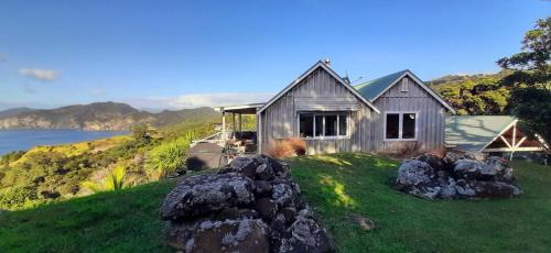 Tuateawa House | The Rock