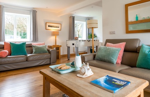 Croyde Cottage | The Rock, Sleeps 8, Pets, Hot Tub