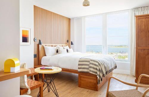 Queens Hotel | The Rockaway Hotel