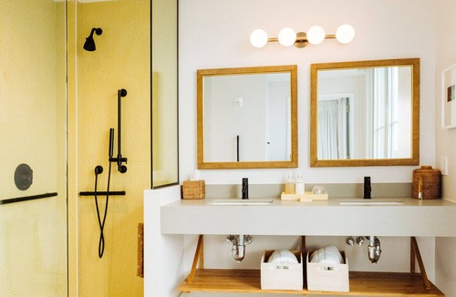 Queens Hotel | The Rockaway Hotel