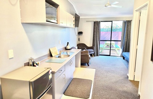 Westshore Hotel | The Rocks Motel