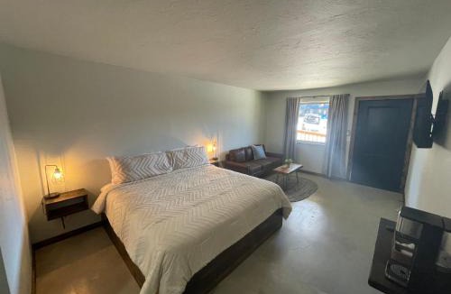 Cookson Hotel | The Rocky Retreat