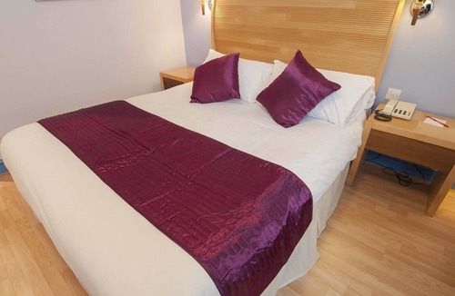 Stevenage Hotel | The Roebuck Inn