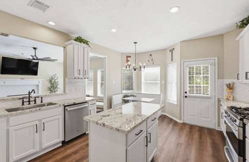 Atascocita House | The Roman 2 | Spacious Home with Pool & Game Lounge