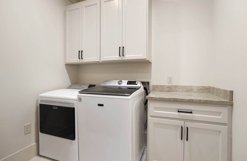Fayetteville House | The Roman - Luxury Townhome - 1m to DT