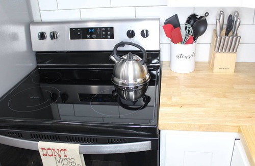 Woodway Apartment | The Romance Retreat - Mins. to Lake Waco, Zoo, Baylor, Silos & Magnolia!