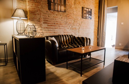 Les Remparts Apartment | The Romantic Suite with Jacuzzi