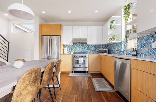 Central District House | The Rooftop Blue Haven Home w Firepit