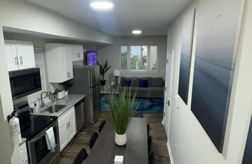 Spruce Hill Apartment | THE ROOFTOP OASIS