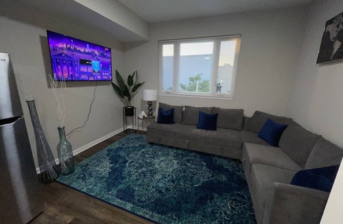 Spruce Hill Apartment | THE ROOFTOP OASIS