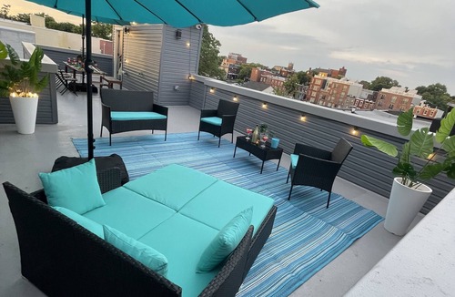 Spruce Hill Apartment | THE ROOFTOP OASIS