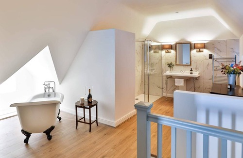 Beverston Apartment | The Rooks - Beverston Castle Cotswolds Sleeps 4