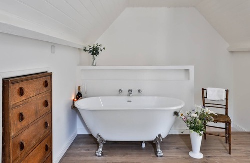 Beverston Apartment | The Rooks - Beverston Castle Cotswolds Sleeps 4