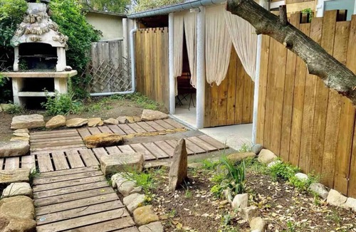 Ver-sur-Mer Cabin | The room at the foot of the waves