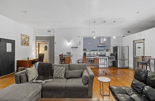 Mechanicville House | The "Roost." A Large 2 Bedroom - Diner Themed Stay