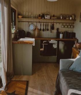 Totnes Cabin | The Roost at Broadgates