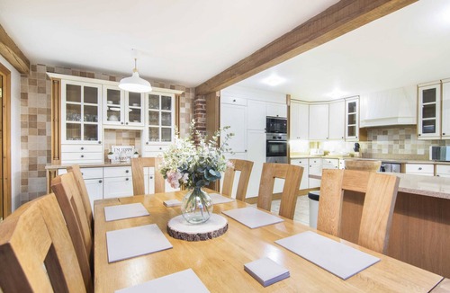 Gravesend House | The Roost Group - 29 Guests - Two Luxury Barns