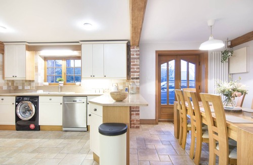 Gravesend House | The Roost Group - 29 Guests - Two Luxury Barns