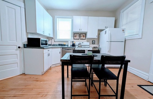 Roscoe Village Apartment | The Roscoe Village Brownstonen