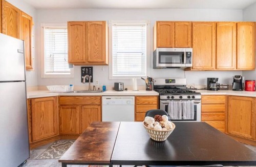 North Center Apartment | The Roscoe Village Guesthouse