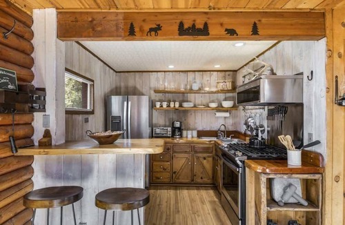 Idyllwild Cabin | The Rose Cabin with a spa