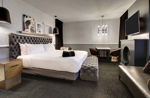 Rosemont Hotel | The Rose Chicago, Tapestry Collection by Hilton