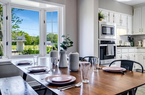 Ruthven House | The Rose Cottage: on the Lake - Stay with Us!