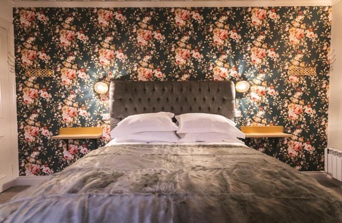 Godalming Hotel | The Rose & Crown