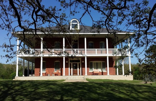 Heber Springs House | The Rose Estate perfect for your group or event.