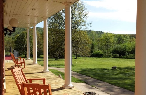 Heber Springs House | The Rose Estate perfect for your group or event.