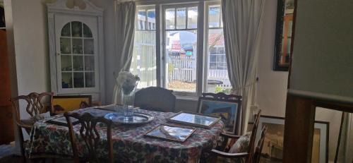 Woodville House | The Rose