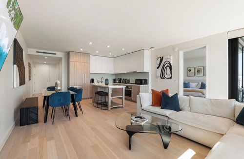 Downtown Bed & Breakfast | The Rose Quartz Upscale Complex Rooftop Pool, Gym Sauna