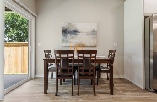 Broken Arrow House | The Rose Retreat - Walk to the Broken Arrow Rose District