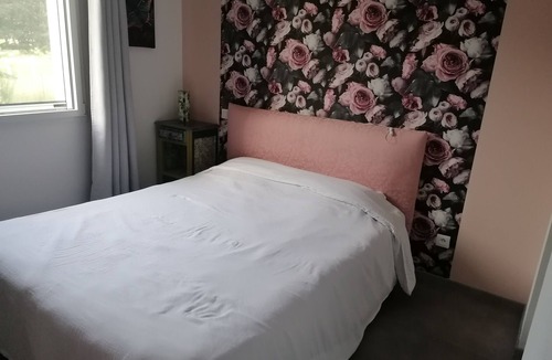 Saint-Paul-en-Born Bed & Breakfast | The Rose Room