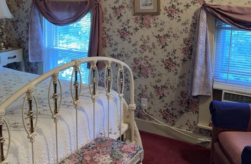 Brockport Bed & Breakfast | The Rose Room at The Victorian