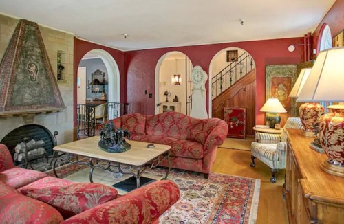 Jamestown Bed & Breakfast | The Rose Room at The Oaks Hotel
