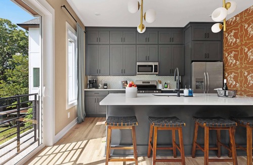Hurwood Heights House | The Rosedale | Rooftop Retreat by Geodis Park!