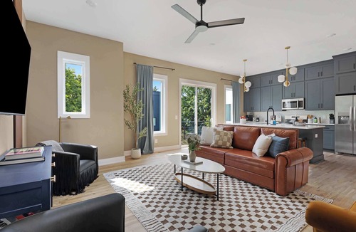 Hurwood Heights House | The Rosedale | Rooftop Retreat by Geodis Park!