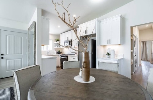 Beach Barber Tract Condo | The Rosemont II - 2BR La Jolla Gem Near the Beach
