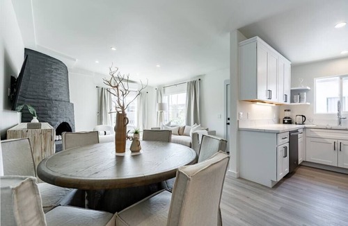 Beach Barber Tract Condo | The Rosemont II - 2BR La Jolla Gem Near the Beach