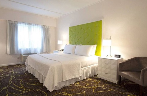 Roslyn House | The Roslyn, Tapestry Collection by Hilton - One King Bed #3