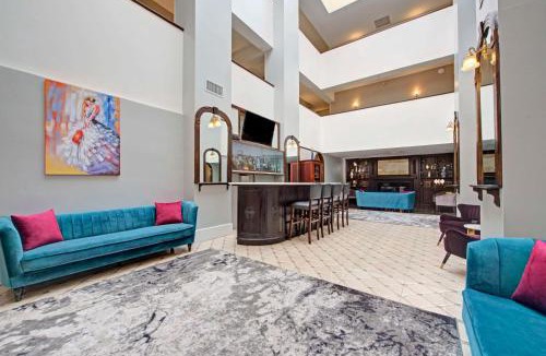 Roslyn Hotel | The Roslyn, Tapestry Collection by Hilton