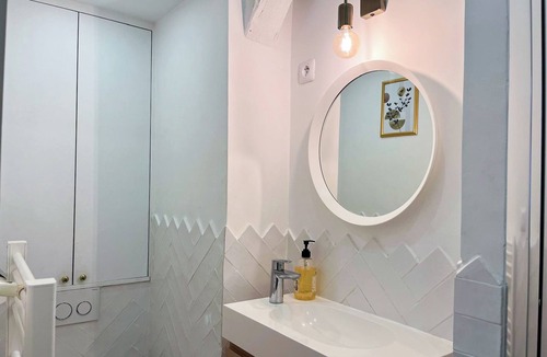 Gare-Jouvenet Apartment | The Rouen Oasis -Studio just a 2minute walk from Rouen train station - High WiFi