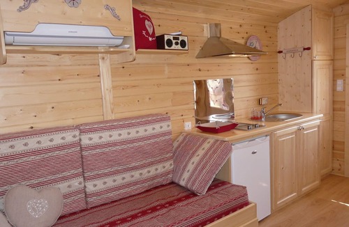 Chateaurenard Cottage | THE ROULOTTE DU SOLEIL