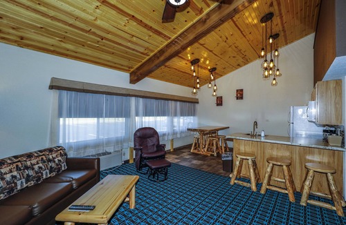 Spring Green Cabin | The Round Barn Lodge